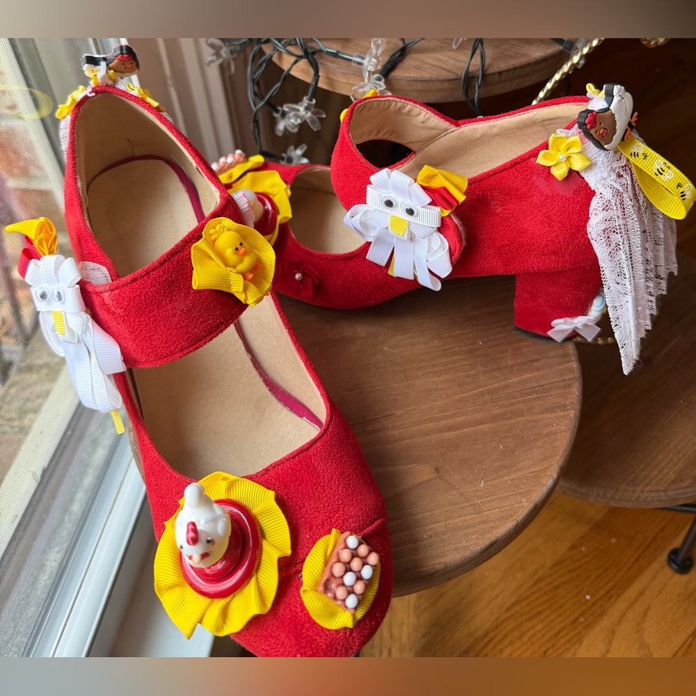 Custom OOAK Hand Embellished Mary Jane Statement Heels in Chicken Theme, size 9 - Picture 6 of 12